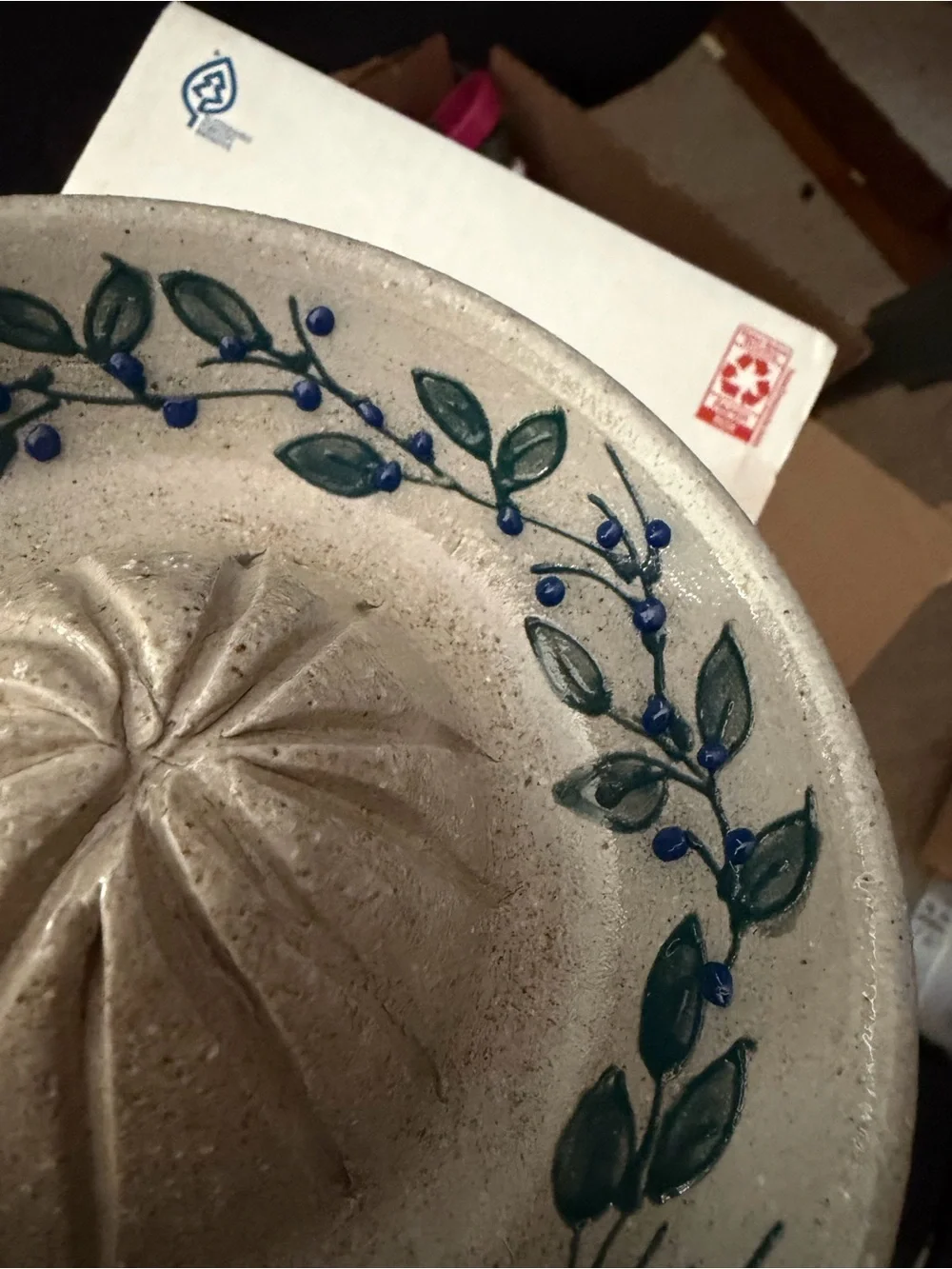 Salmon Falls Stoneware Juicer - Blue / Green Vine - Picture 7 of 12